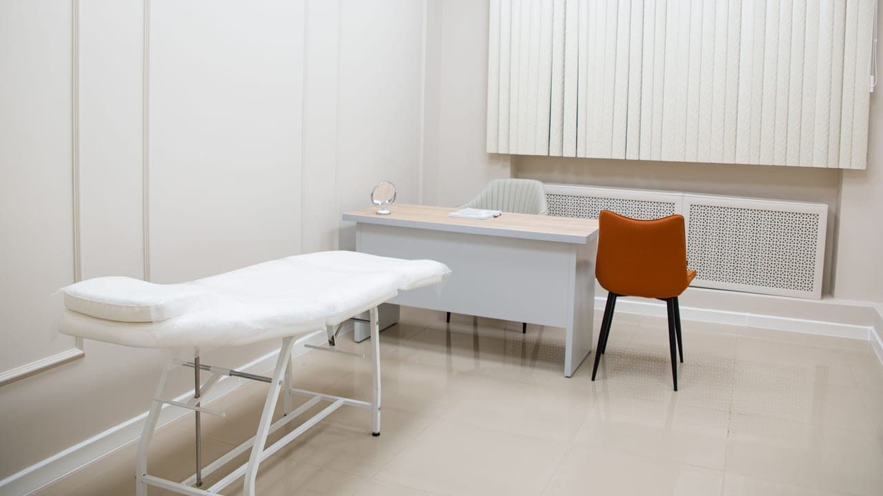 Girne'de bir diş kliniğinin muayene alanı
