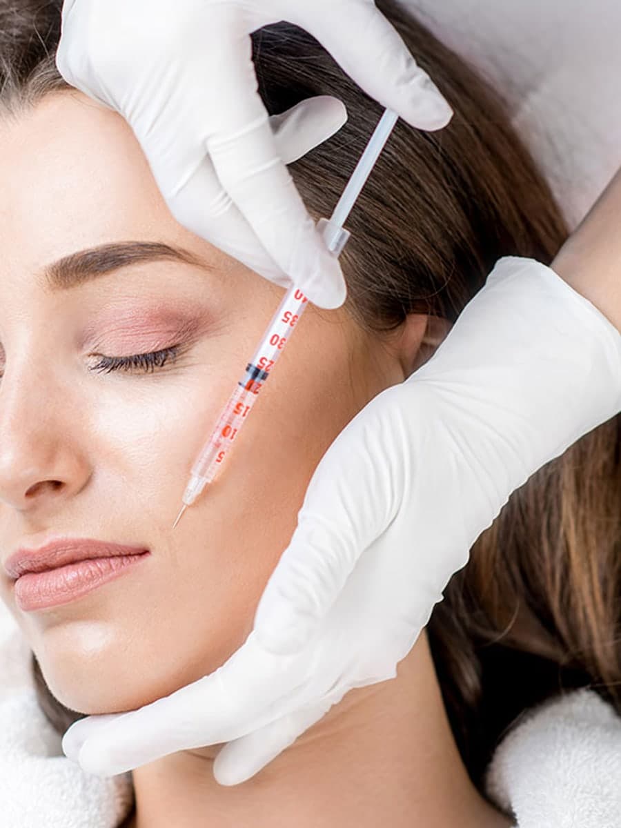 Yüz estetiği değerlendirmesi yapılan klinik ortam